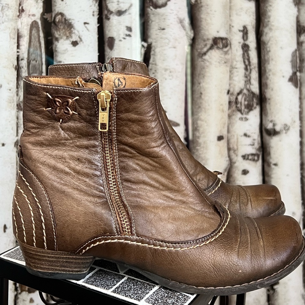 Ankle Boots Brown size 37. 6.5-7 US